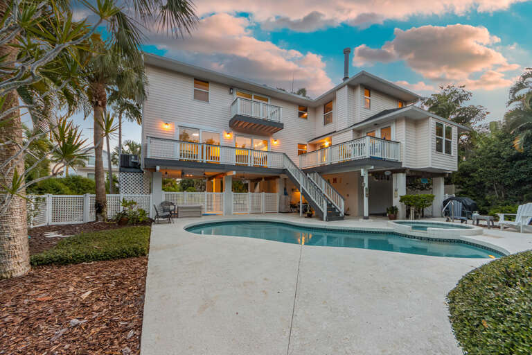 House with private swimming pool