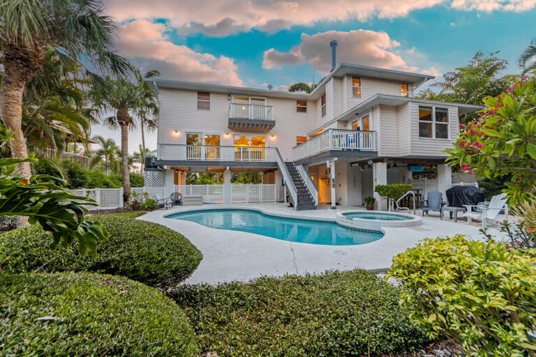 House with private swimming pool
