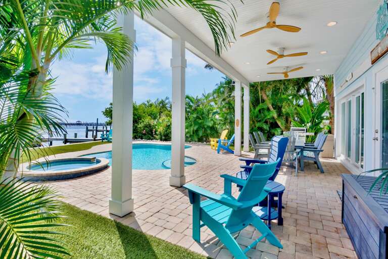 Pool Lounge