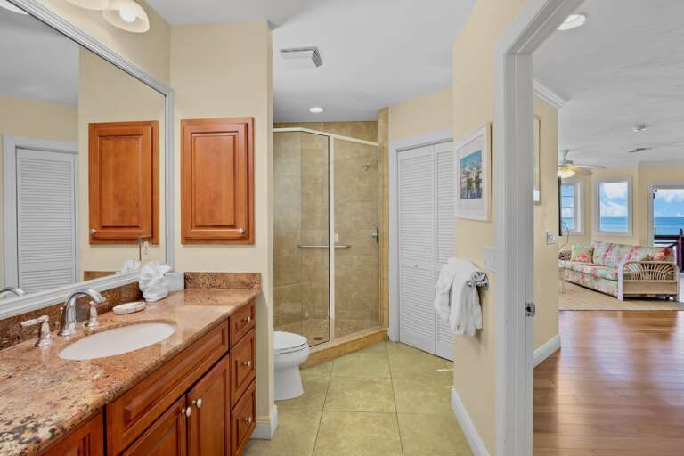 Second Bedroom (Second floor): Ensuite Bathroom