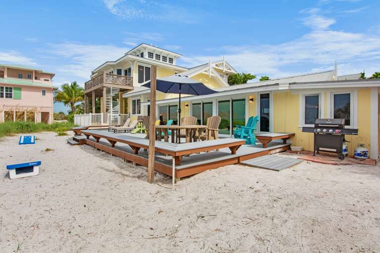 Outdoor Grill and Lounge