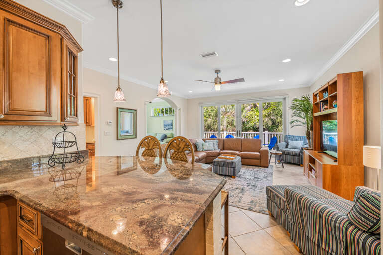 Fully Equipped Kitchen - Breakfast Bar