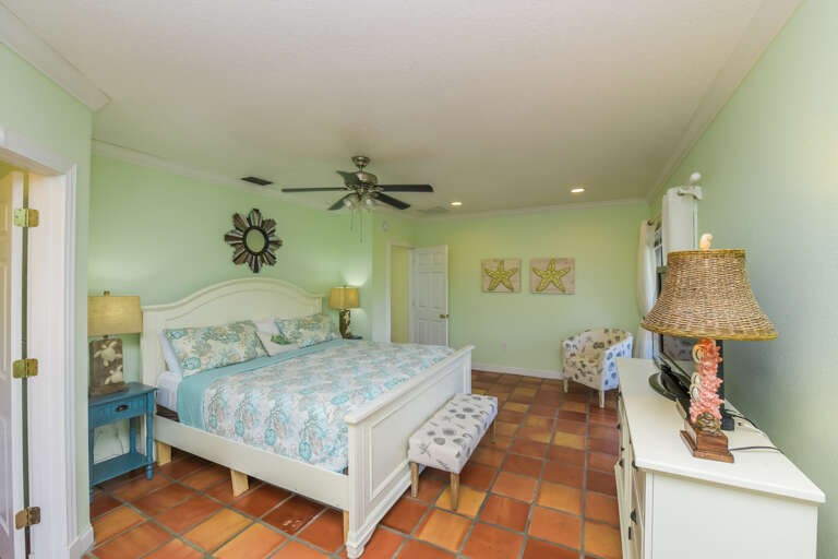 Second Bedroom - King