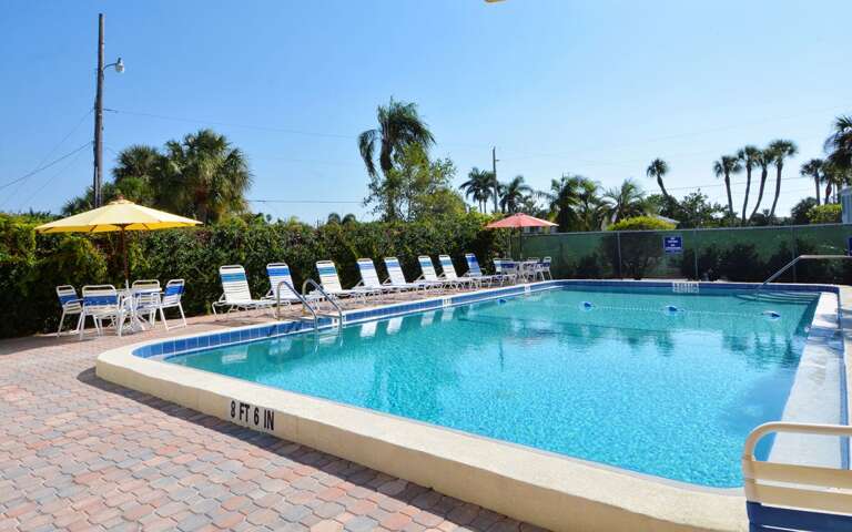 Sun Plaza West Community Pool