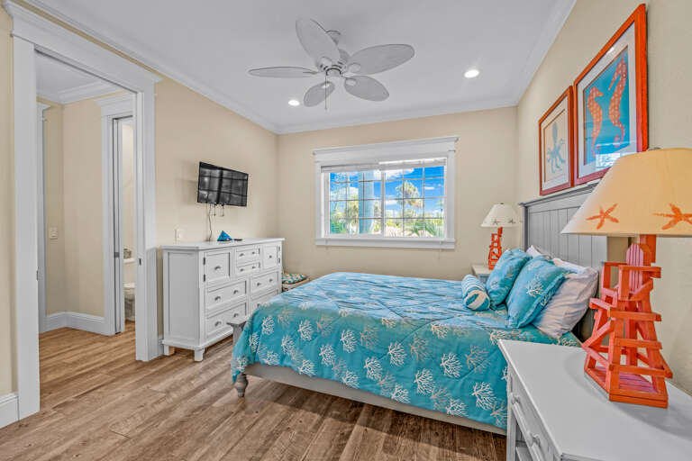Third Bedroom - Queen