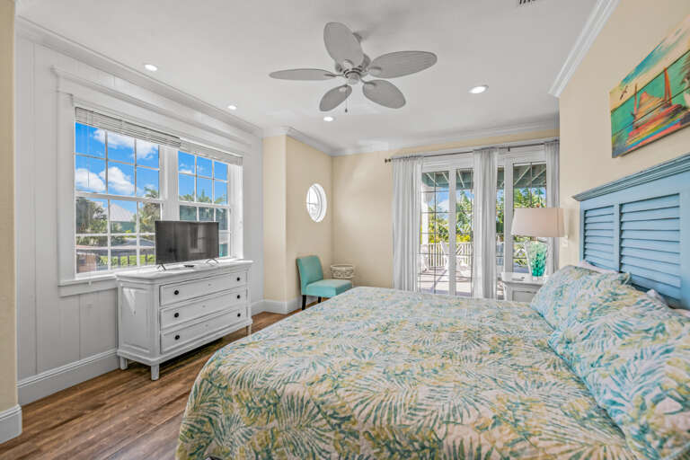 Primary Bedroom - King - Balcony