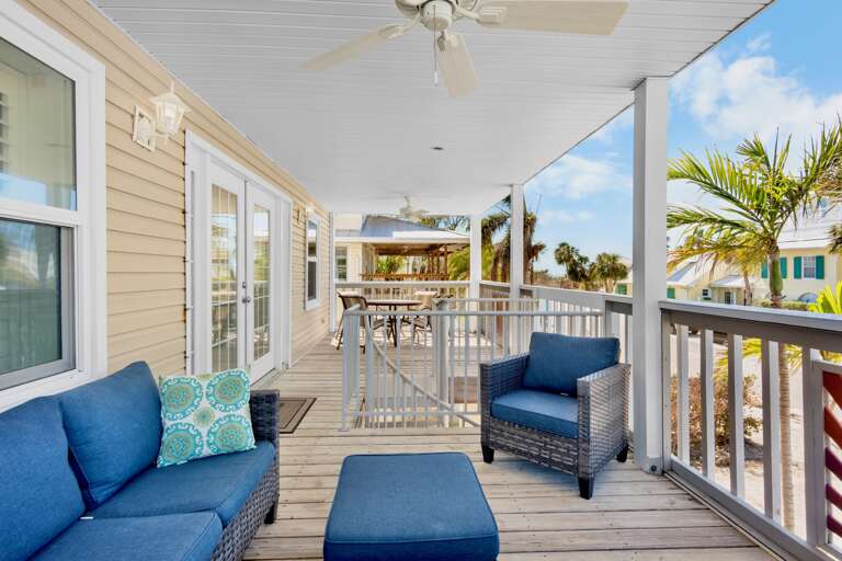 Main Floor Balcony, Lounge Area
