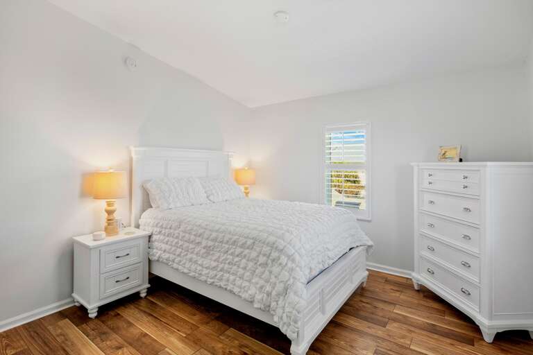 Second Bedroom, Queen