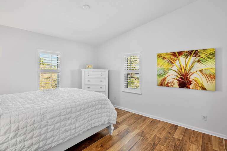 Second Bedroom, Queen