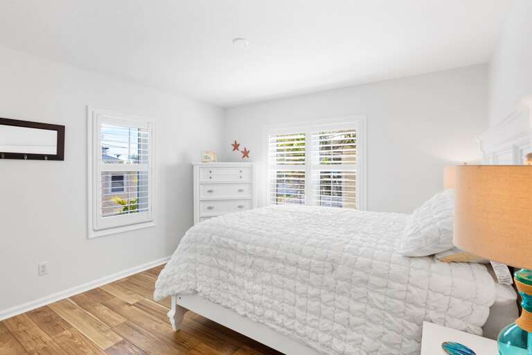Third Bedroom, Queen