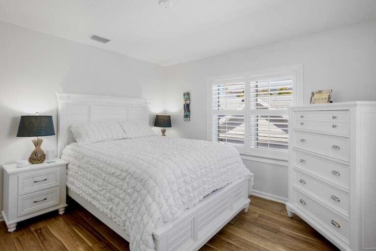 Fourth Bedroom, Queen