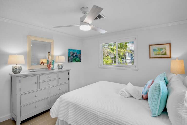 Second Bedroom, Queen