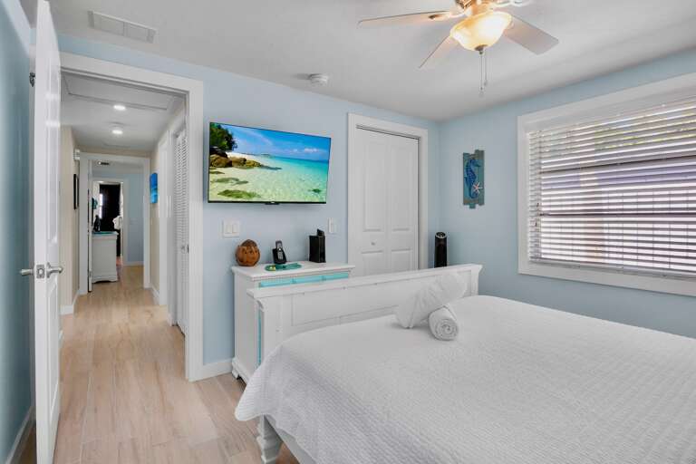Second Bedroom - Queen