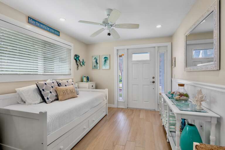 Twin Daybed with Twin Trundle