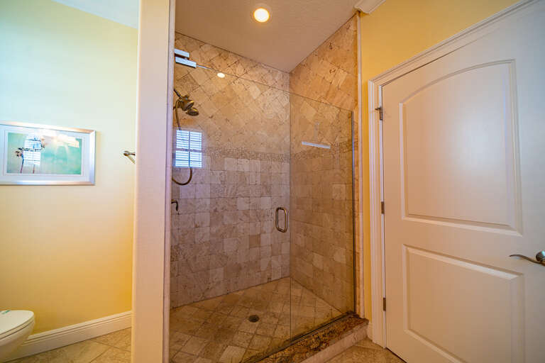 Primary En-suite Bathroom