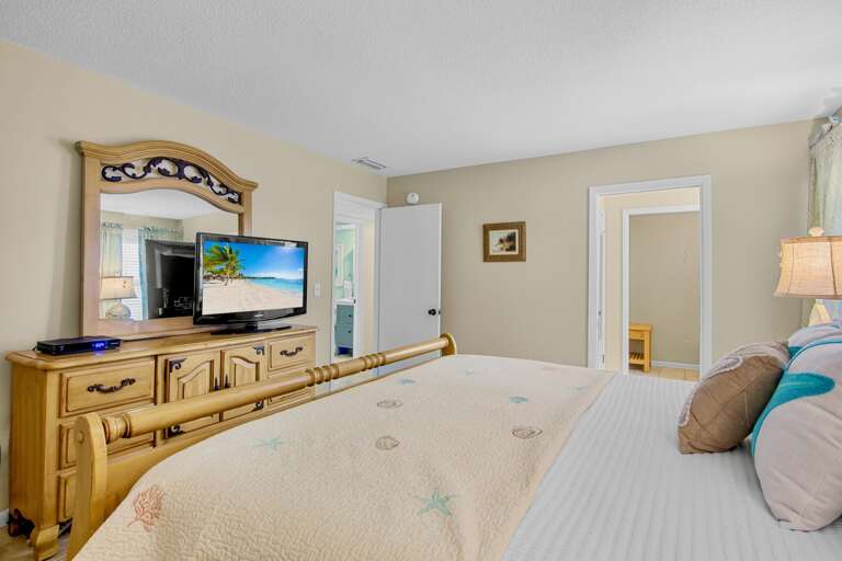 Second Bedroom, Queen