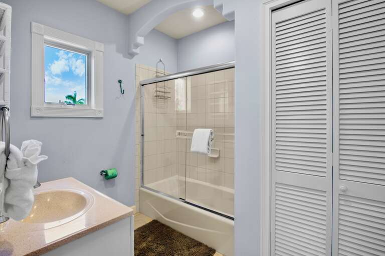 Primary Bedroom (2d floor), Ensuite Bathroom