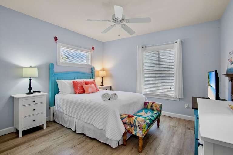 Second Bedroom (2nd floor), Queen