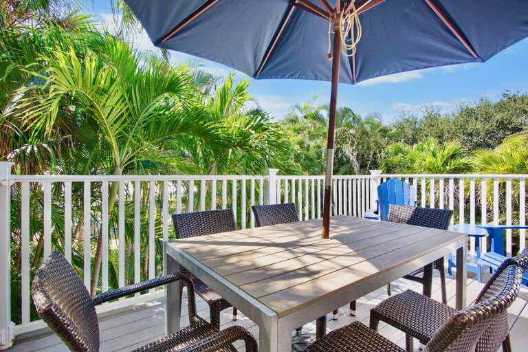 Outdoor dining space on the balcony