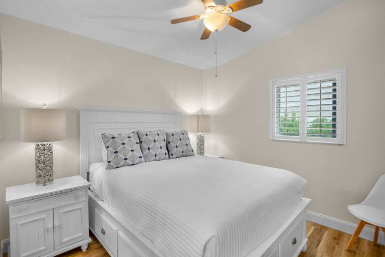 Second Bedroom - Queen