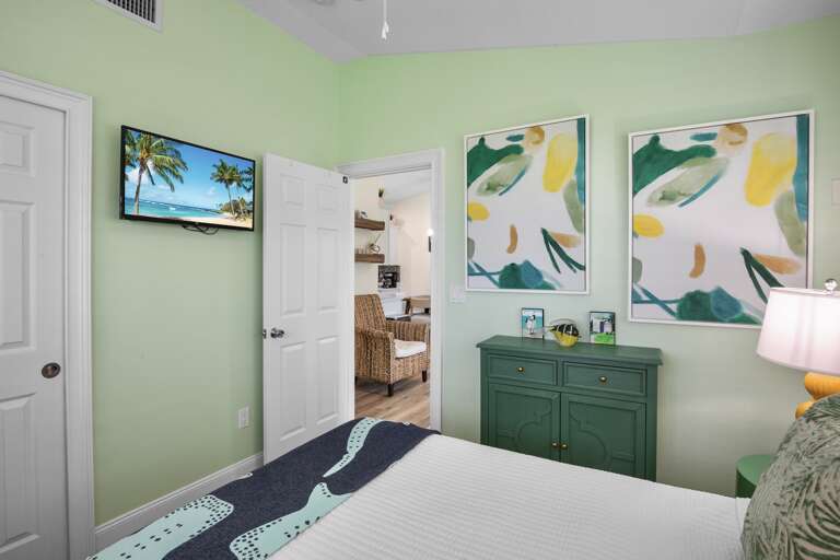 Second Bedroom - Queen
