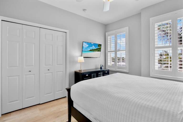 Third Bedroom, Queen bed