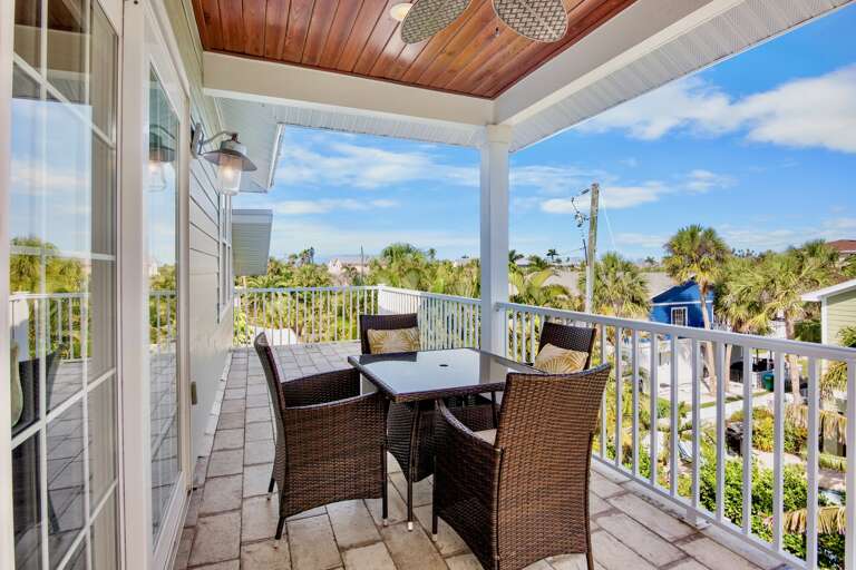 Balcony Dining with Views