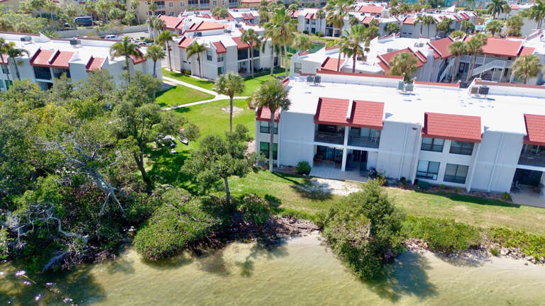 Waterfront home - Beach and Bay Getaway by Anna Maria Vacations