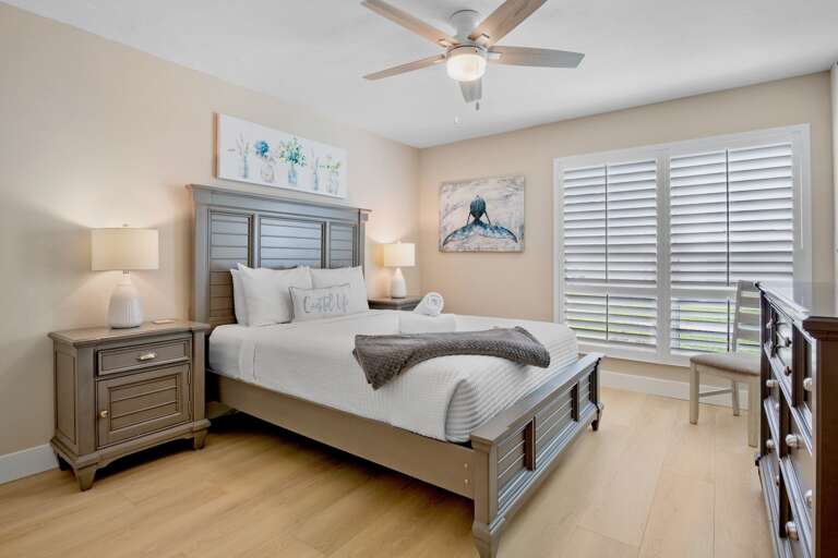 Second Bedroom, Queen bed