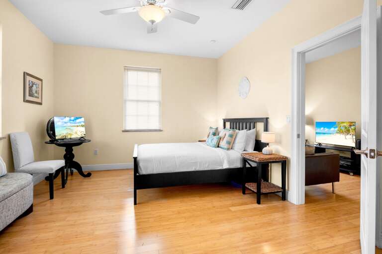 Second Bedroom, Queen