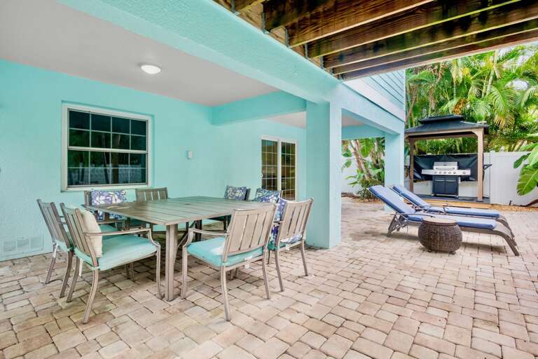 Poolside Dining