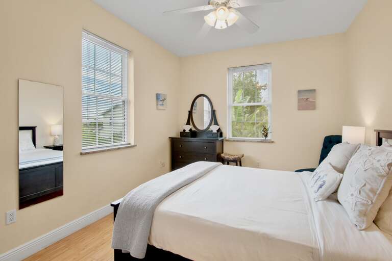 Third Bedroom, Queen