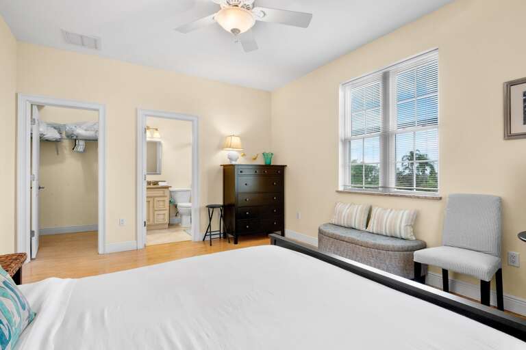 Second Bedroom, Queen
