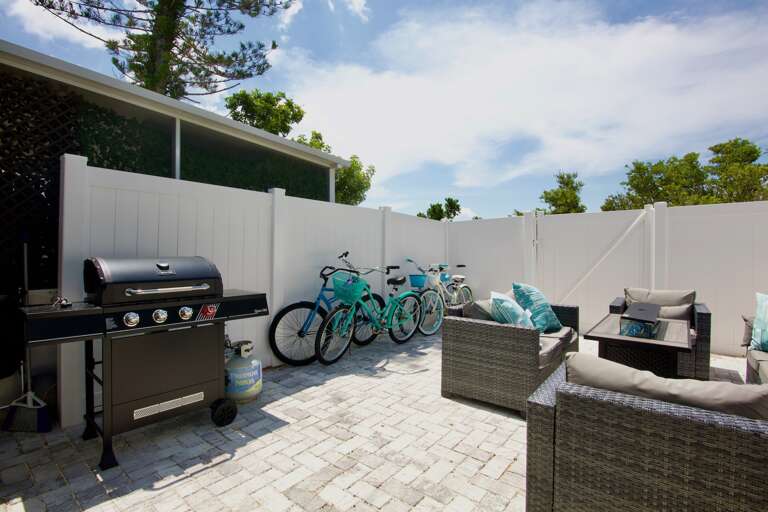 Outdoor Grill, Lounge Area