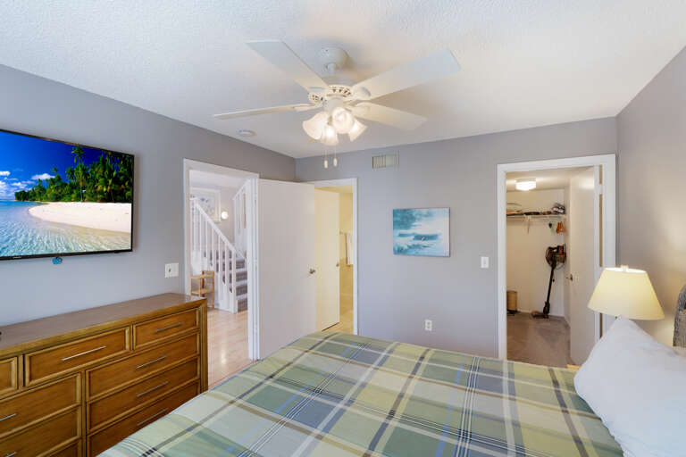 Queen-Bed Guest Room