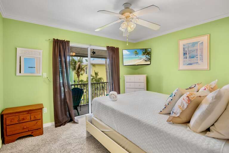 Second Bedroom, Queen bed