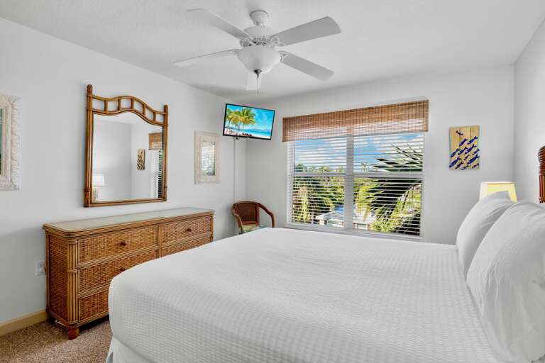 Second Bedroom, Queen bed