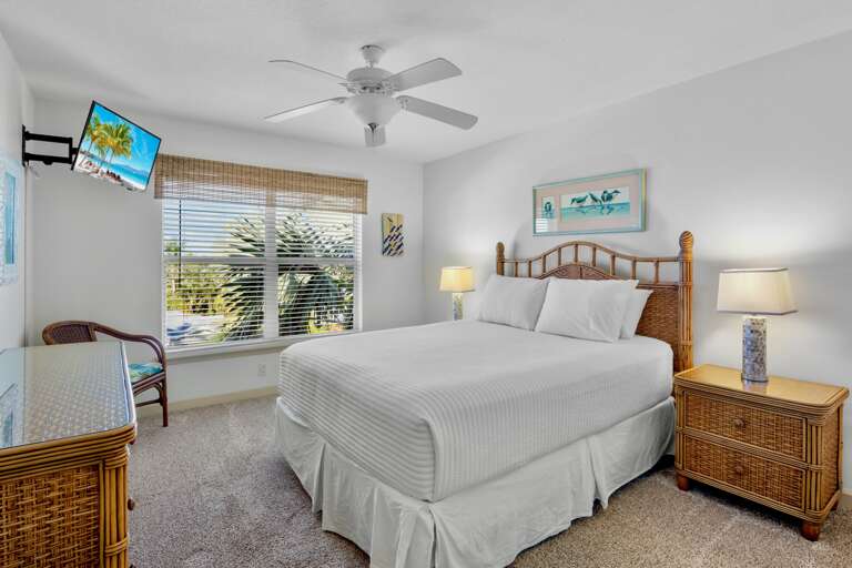Second Bedroom, Queen bed