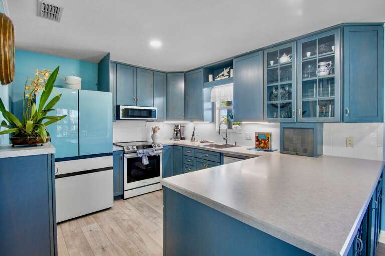Fully equipped modern kitchen