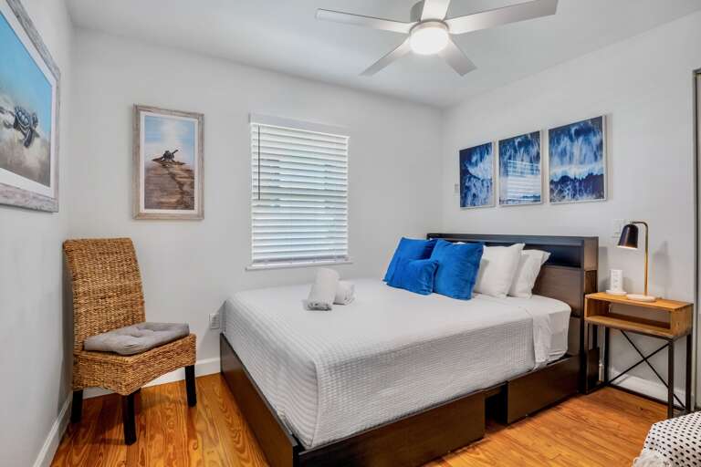 Second Bedroom, Queen bed