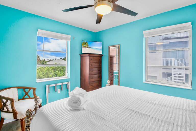 Third Bedroom, Queen