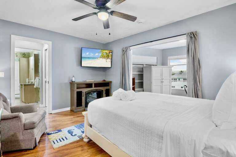 Primary Bedroom, Queen