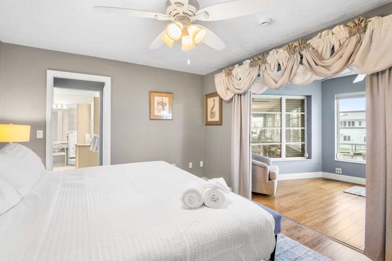 Primary Bedroom, Queen