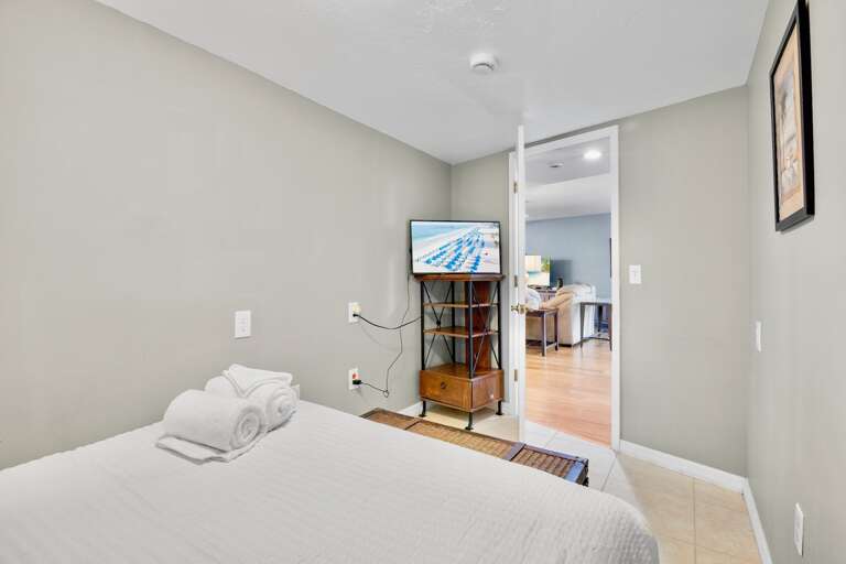 Second Bedroom, Full