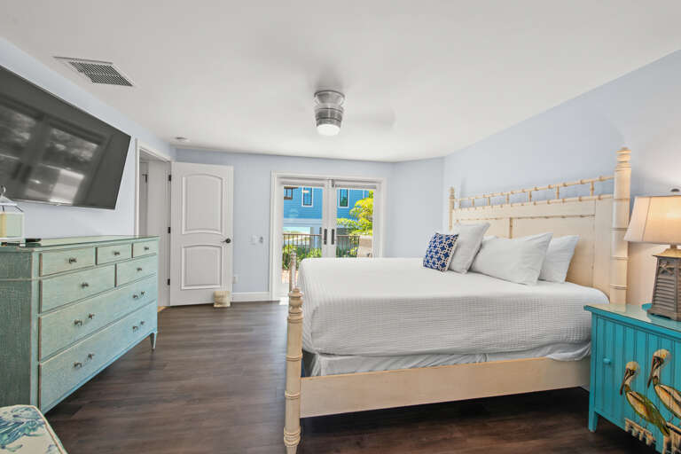 Second Bedroom (2nd Floor), King bed