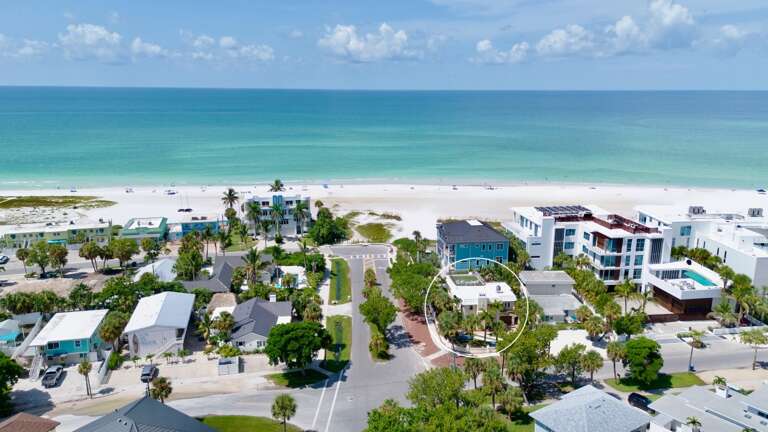 Close to Beach rent this 3 bedroom Siesta Key Home