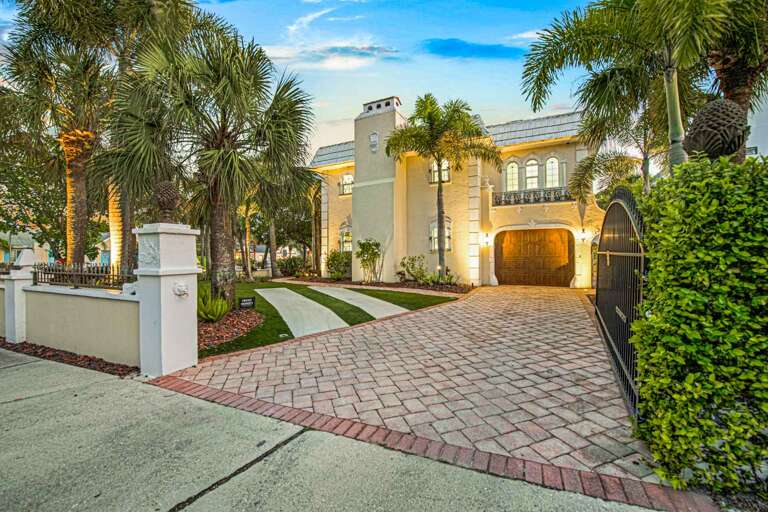 Casa Siesta by Siesta Key Luxury Rental Properties - Front View