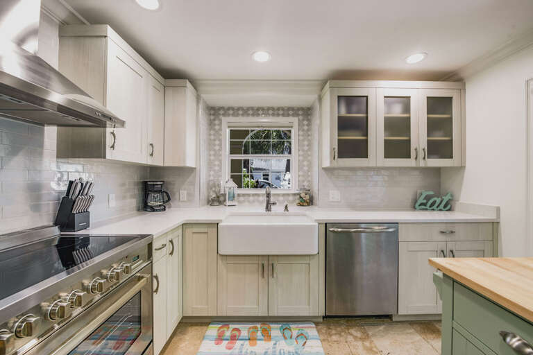 Spacious kitchen with appliances