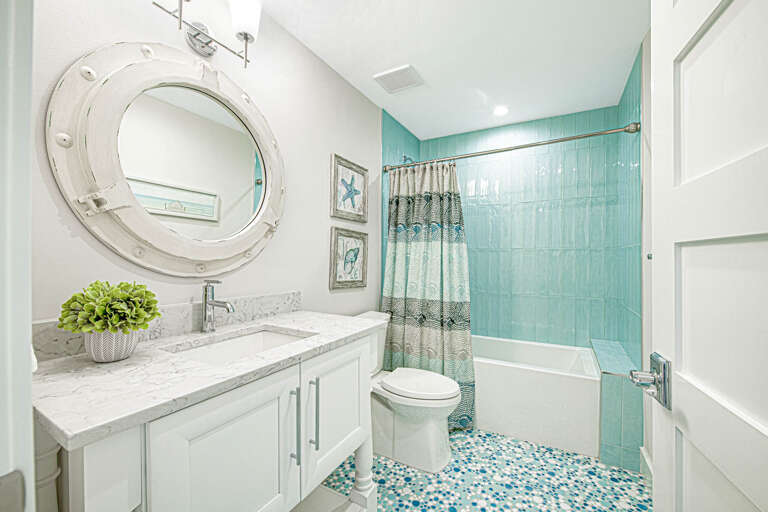 Seventh Bedroom (2nd Floor), Ensuite Bath with Tub/Shower Combo