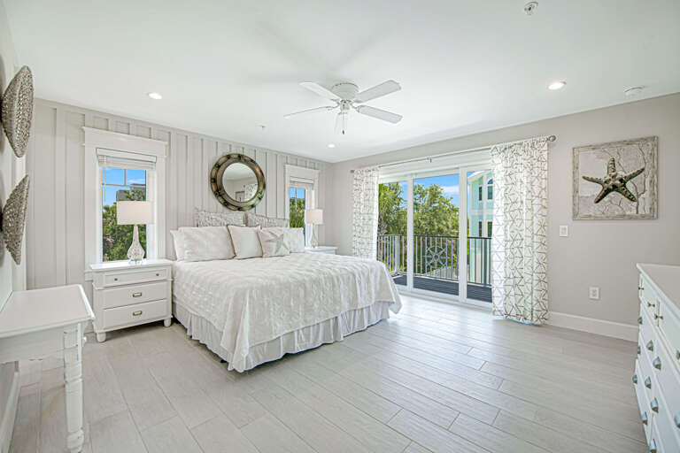 Fifth Bedroom (2nd Floor), King Bed w/ Balcony and En Suite Bath